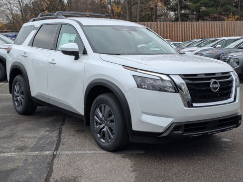 New 2025 Nissan Pathfinder SV image 6