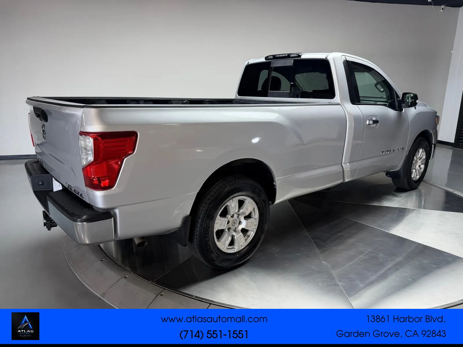 Used 2018 Nissan Titan SV AWD/4WD image 2