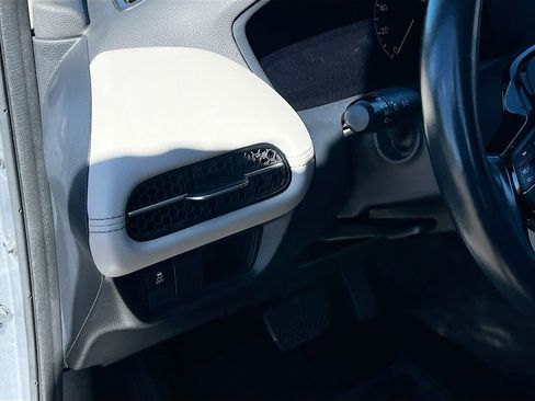 Used 2023 Honda HR-V EX-L image 10