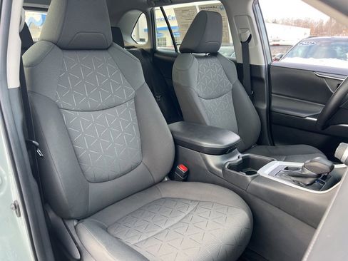 Used 2022 Toyota RAV4 XLE image 25