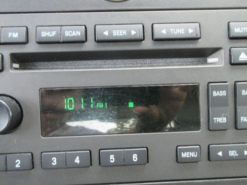 Used 2007 Lincoln Town Car Signature RWD image 36