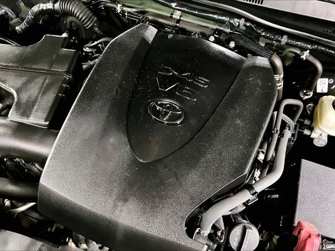 Used 2021 Toyota Tacoma TRD Sport w/ Technology Package image 27