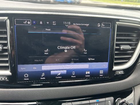 Used 2025 Chrysler Pacifica Select FWD image 12