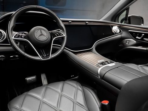 Used 2024 Mercedes-Benz Maybach EQS 680 4MATIC image 2