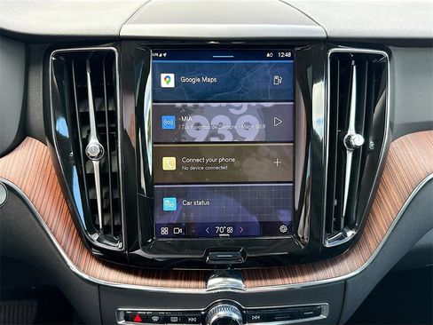 Used 2023 Volvo XC60 B5 Plus image 16