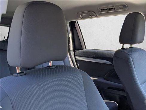 Used 2014 Toyota Highlander LE image 17