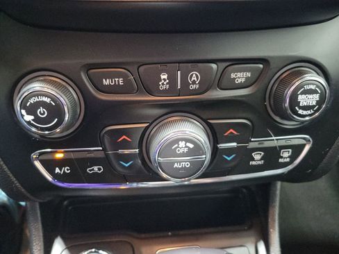 Used 2020 Jeep Cherokee Limited AWD/4WD image 39
