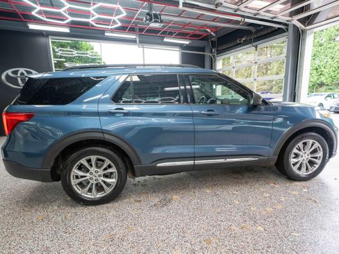 Used 2020 Ford Explorer XLT w/ Equipment Group 202A AWD/4WD image 4