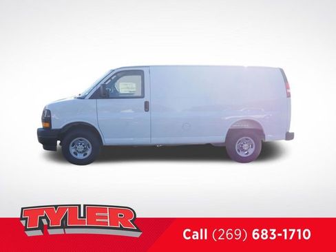 New 2026 Chevrolet Express 2500 w/ Driver Convenience Package RWD image 4