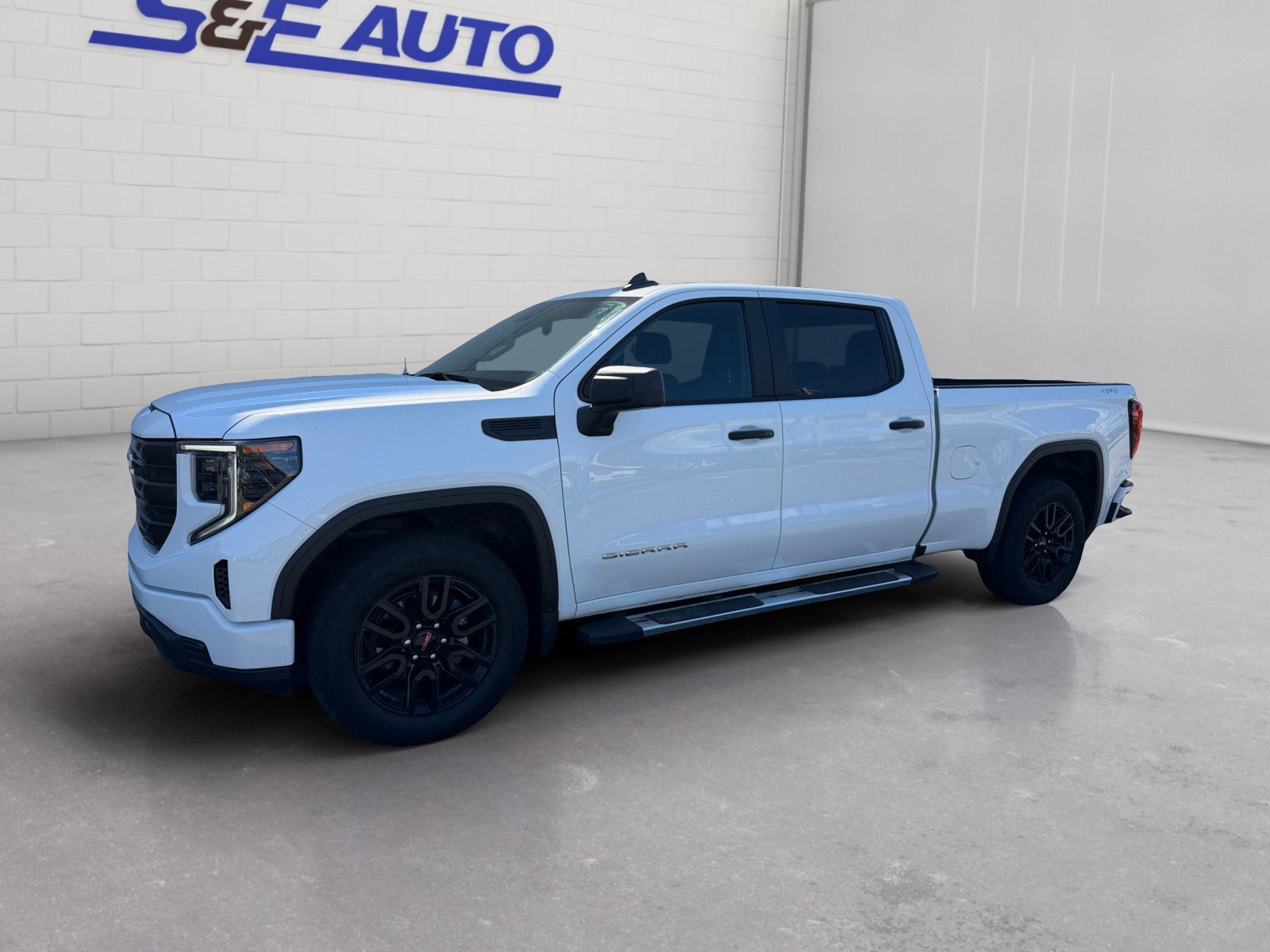 Used 2024 GMC Sierra 1500 Pro w/ Graphite Edition AWD/4WD image 1