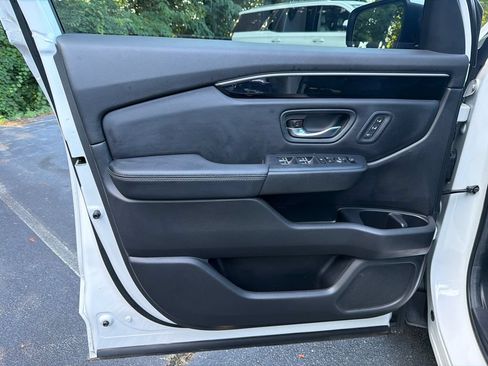 Used 2024 Honda Pilot Touring image 10