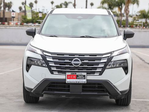 Used 2024 Nissan Rogue S FWD image 3
