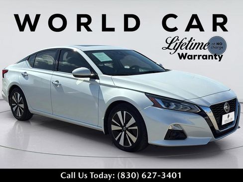Used 2020 Nissan Altima 2.5 SV image 1