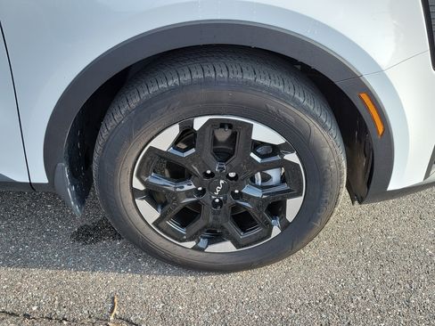 Certified 2025 Kia Sorento S FWD image 39