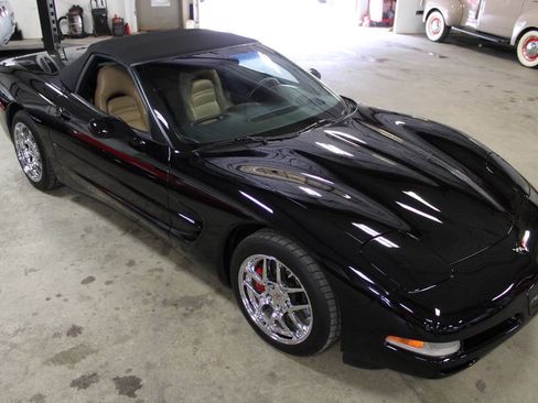 Used 1999 Chevrolet Corvette Convertible w/ Memory Pkg RWD image 13
