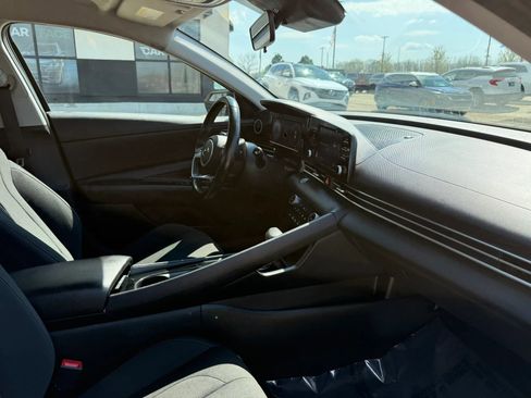 Used 2021 Hyundai Elantra SEL w/ Convenience Package FWD image 24