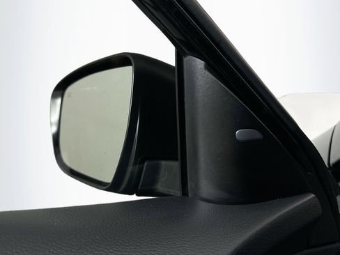 Used 2017 Nissan Rogue SL w/ SL Premium Package image 16