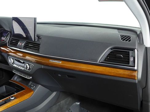 Used 2023 Audi Q5 2.0T Premium w/ Convenience Package image 14