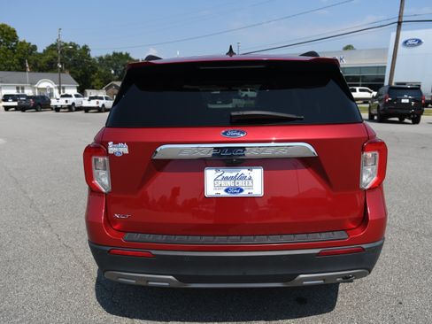 Used 2022 Ford Explorer XLT w/ Equipment Group 202A RWD image 8