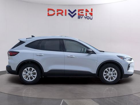 Used 2025 Ford Escape Active w/ Cold Weather Package image 6