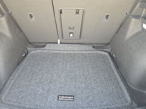 New 2026 Volkswagen Taos SE FWD image 24