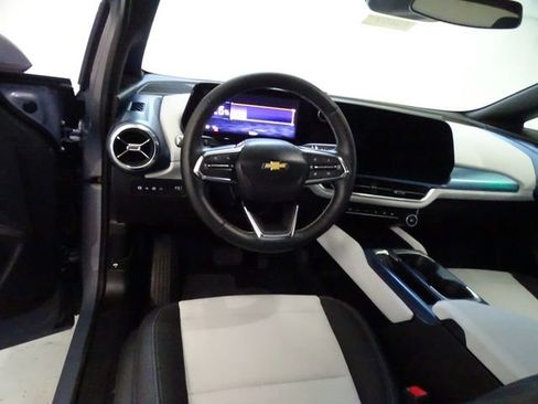 Used 2025 Chevrolet Equinox EV LT FWD image 5