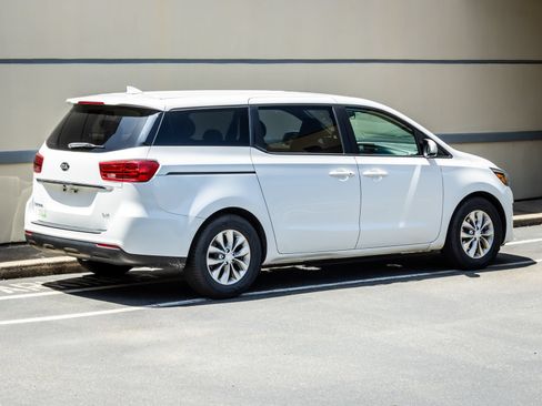 Used 2020 Kia Sedona LX FWD image 8