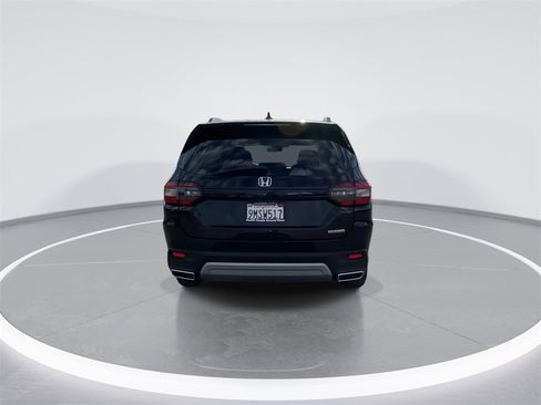 Used 2025 Honda Pilot Touring image 12