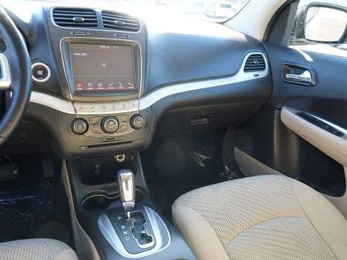 Used 2017 Dodge Journey SE w/ Safe & Sound Group image 21
