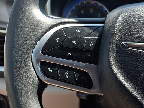 Certified 2023 Chrysler Pacifica Touring-L FWD image 21