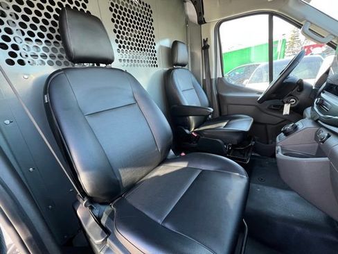 Used 2022 Ford E-Transit Medium Roof image 16
