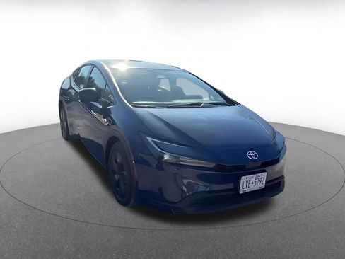 Used 2025 Toyota Prius LE image 3