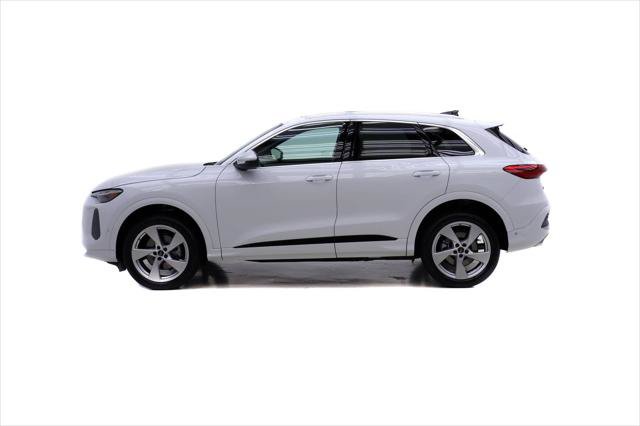 Certified 2025 Audi Q5 Premium AWD/4WD image 3