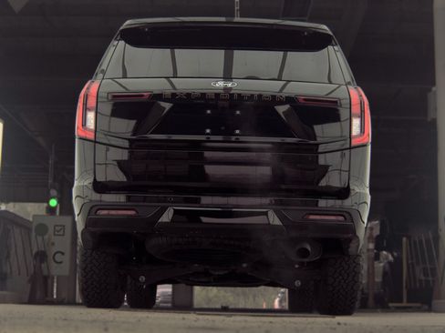 Used 2025 Ford Expedition Tremor AWD/4WD image 19