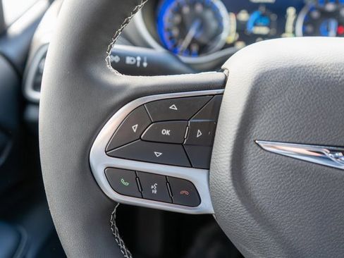 New 2026 Chrysler Pacifica Select image 20