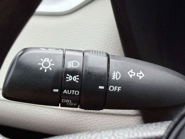 Used 2021 Toyota RAV4 XLE AWD/4WD image 31