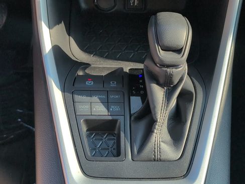 Used 2024 Toyota RAV4 XLE AWD/4WD image 21