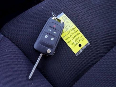 Used 2016 Chevrolet Cruze LT image 10