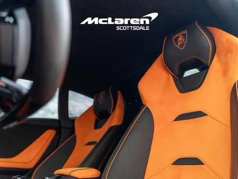 Used 2023 Lamborghini Huracan EVO image 25