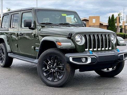 Used 2022 Jeep Wrangler Unlimited Sahara w/ Cold Weather Group AWD/4WD image 3