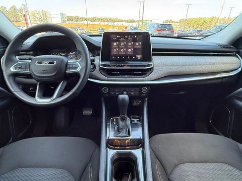 Used 2022 Jeep Compass Sport image 3