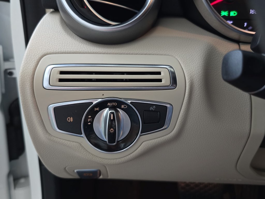 Used 2015 Mercedes-Benz C 300 4MATIC Sedan image 26