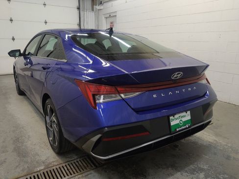 Used 2025 Hyundai Elantra SEL FWD image 5