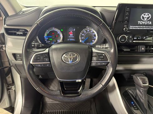 Used 2020 Toyota Highlander LE AWD/4WD image 14