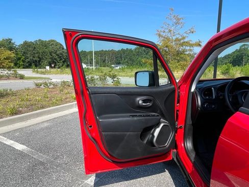 Certified 2022 Jeep Renegade Sport AWD/4WD image 44