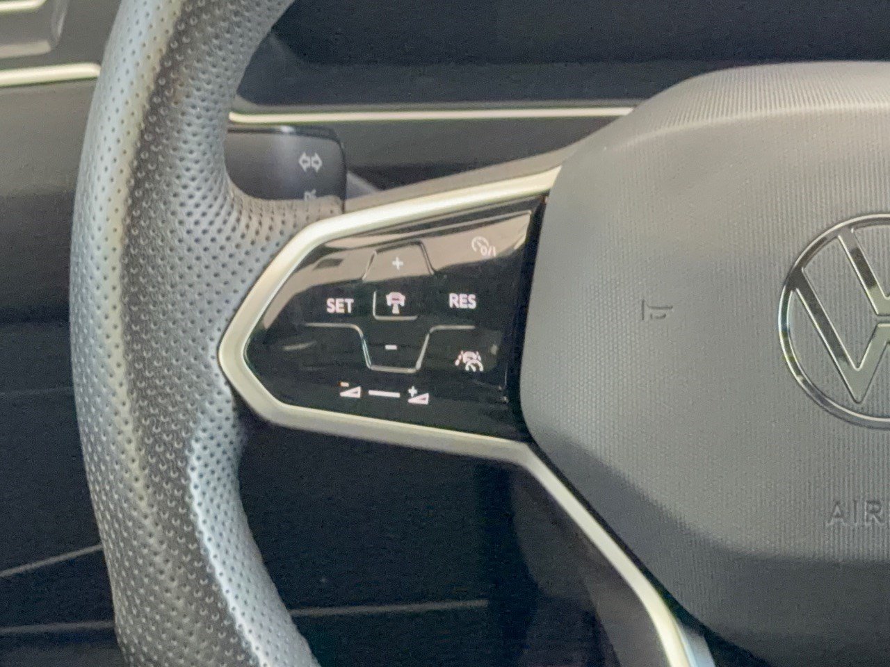 Certified 2024 Volkswagen Tiguan SE R-Line FWD image 18