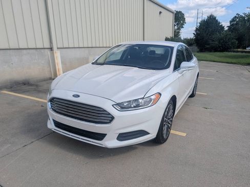 Used 2017 Ford Fusion SE w/ Fusion SE Technology Package FWD image 1