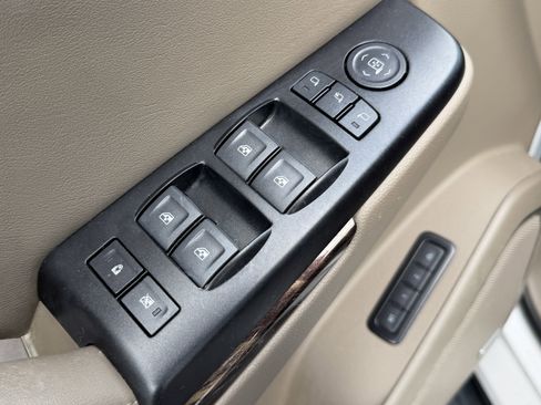 Used 2020 GMC Yukon SLT w/ Premium Edition RWD image 4