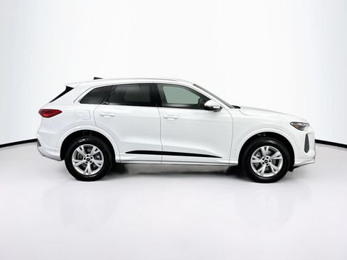Certified 2025 Audi Q5 Premium w/ Convenience Package AWD/4WD image 4