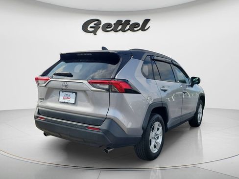 Used 2021 Toyota RAV4 LE FWD image 5